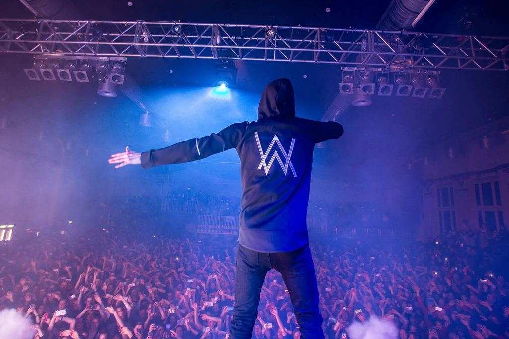 What to wear to Alan Walker concert?