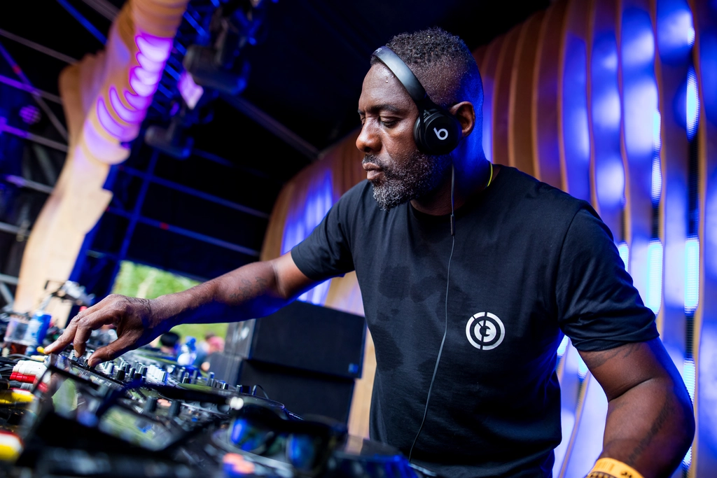 Where does Idris Elba DJ at?