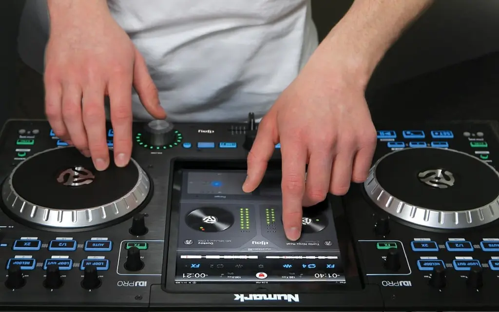 Which DJ controller to start with?