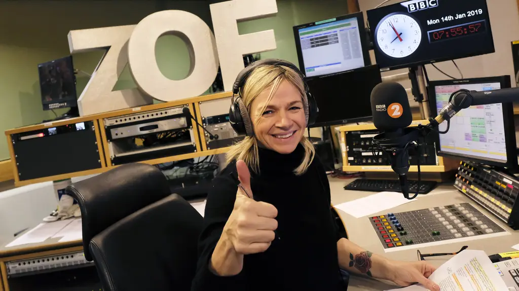 Who are the female DJs on Radio 2?