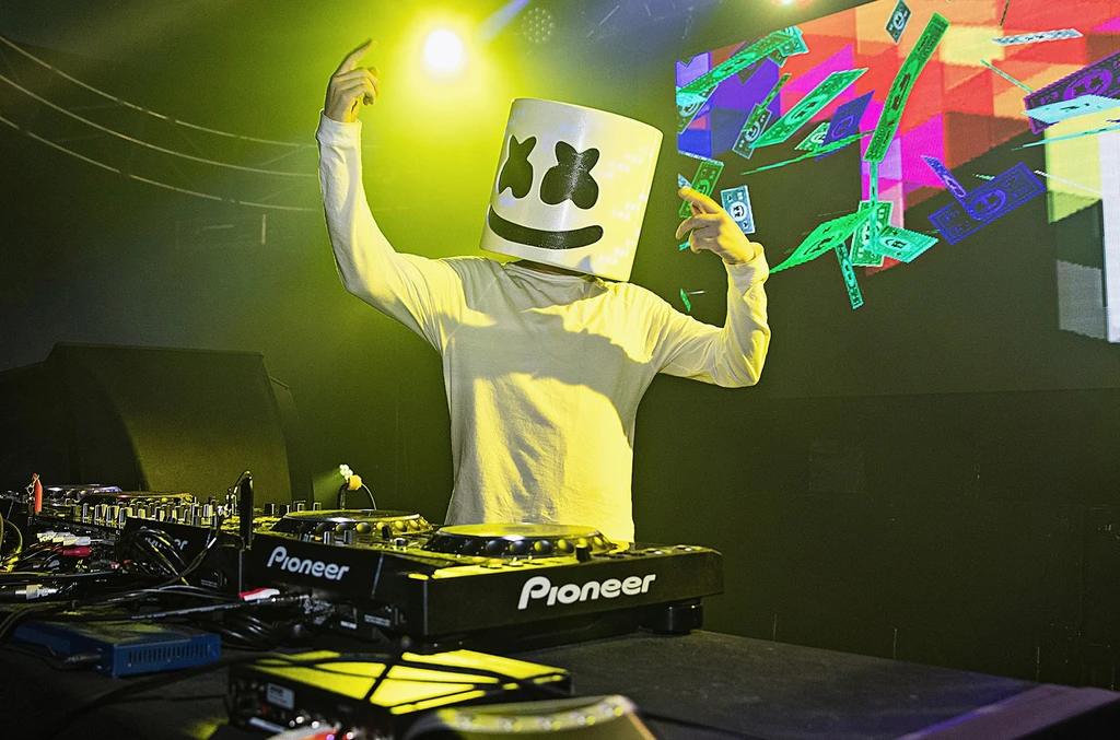 Where does Marshmello DJ in Vegas?