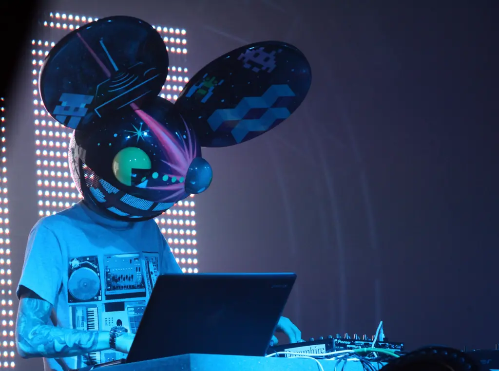 What DJ has a mouse head?