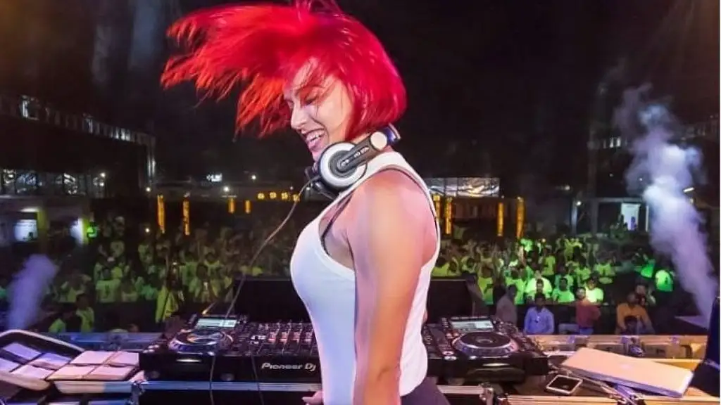 Who is the Italian girl DJ in India?
