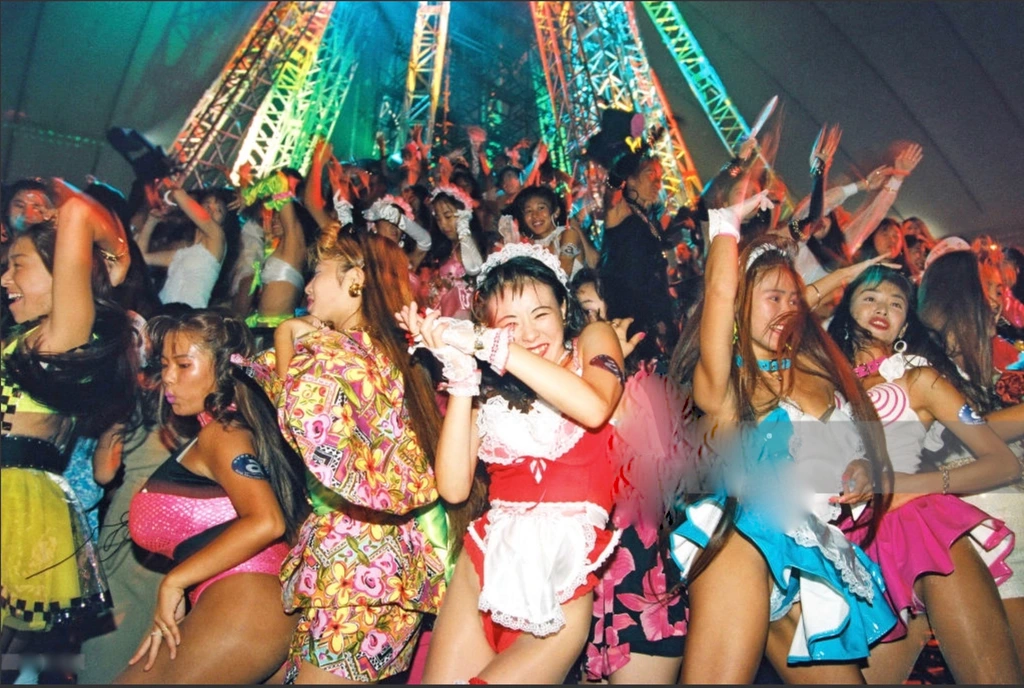 Who were the biggest 90s rave artists?