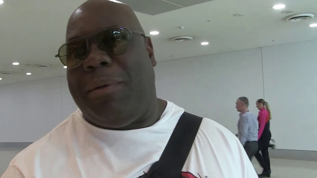 Why does Carl Cox live in Frankston?